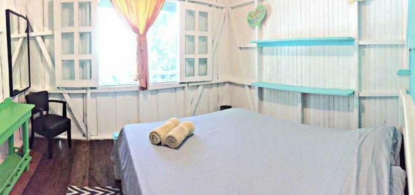 اتاق استاندارد با سرویس بهداشتی مشترک, Madre Selva Hostel