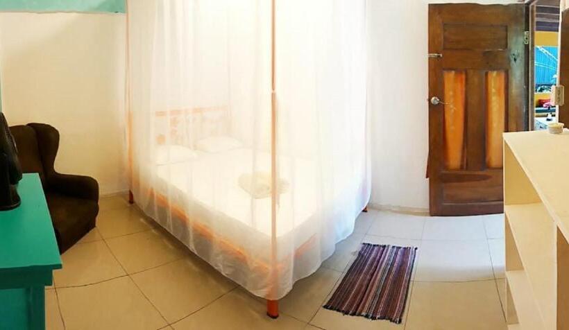 اتاق استاندارد با سرویس بهداشتی مشترک, Madre Selva Hostel