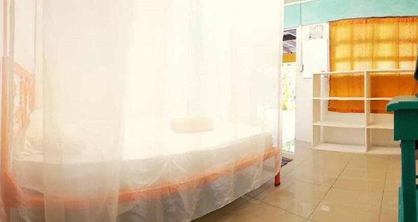 اتاق استاندارد با سرویس بهداشتی مشترک, Madre Selva Hostel