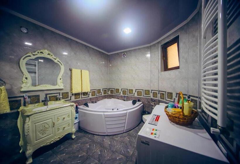اتاق استاندارد با سرویس بهداشتی مشترک, Guest House Royal Comfort With Terrace