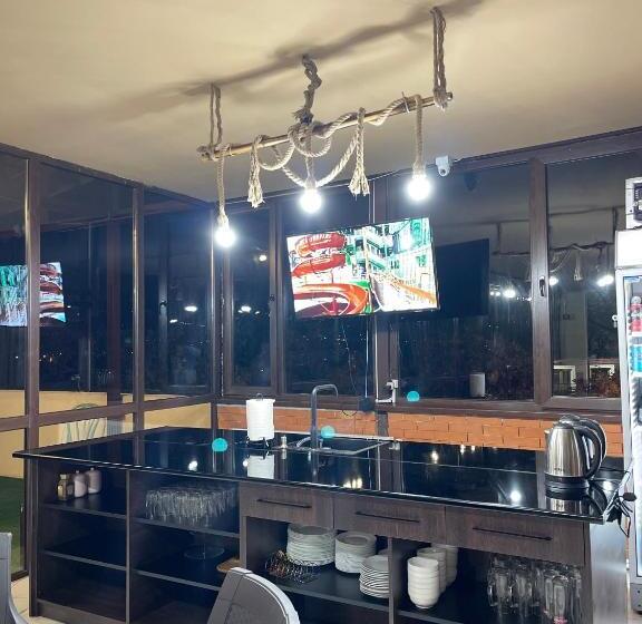 اتاق کلاسیک سه تخته, Guest House Royal Comfort With Terrace