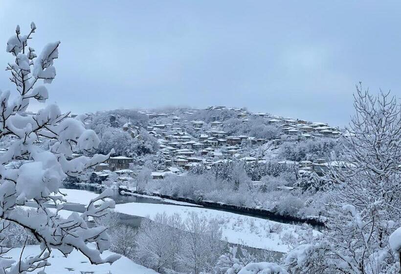 اتاق کلاسیک سه تخته, Guest House Royal Comfort With Terrace