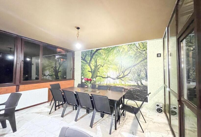 اتاق کلاسیک سه تخته, Guest House Royal Comfort With Terrace