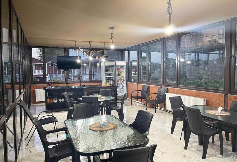 اتاق استاندارد با سرویس بهداشتی مشترک, Guest House Royal Comfort With Terrace