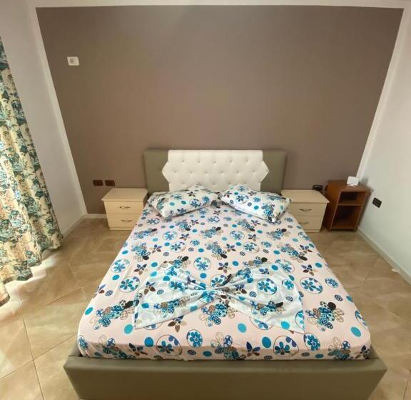 اتاق استاندارد با سرویس بهداشتی مشترک, Neo Apartments