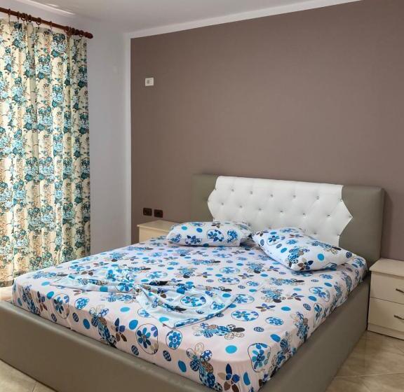 اتاق استاندارد با سرویس بهداشتی مشترک, Neo Apartments