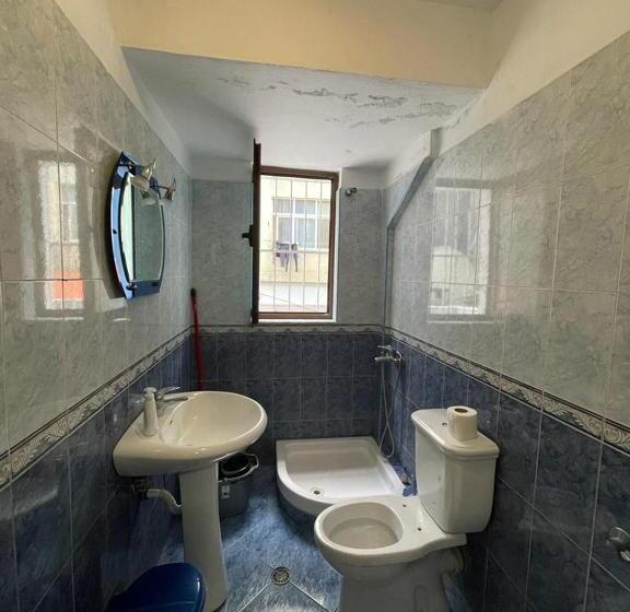 اتاق استاندارد با سرویس بهداشتی مشترک, Neo Apartments