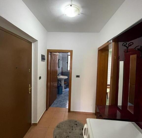 اتاق استاندارد با سرویس بهداشتی مشترک, Neo Apartments