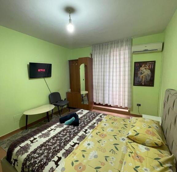 اتاق استاندارد با سرویس بهداشتی مشترک, Neo Apartments