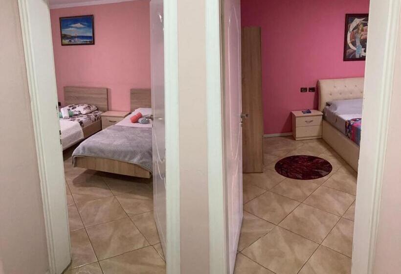 اتاق استاندارد با سرویس بهداشتی مشترک, Neo Apartments