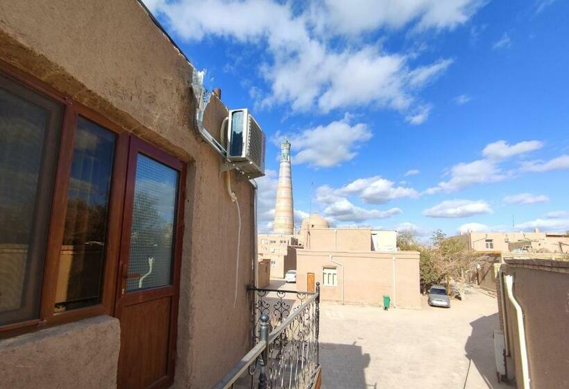 اتاق استاندارد سه تخته با بالکن, Khiva Tosh Darvoza & Trip Service