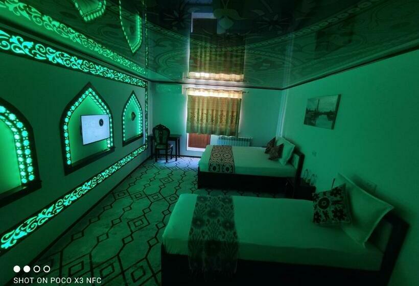 اتاق استاندارد سه تخته با بالکن, Khiva Tosh Darvoza & Trip Service