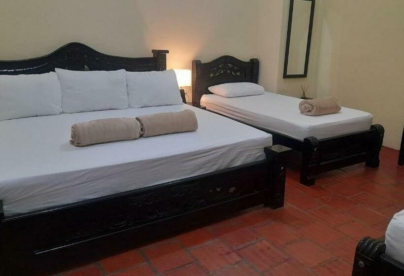 اتاق خانوادگی, Casa Vania, Centro Historico, Con Parqueadero En El Mismo Hotel, Exclusivo Para Huespedess