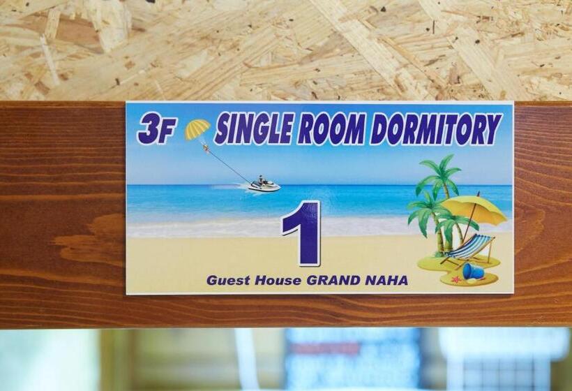 تختخواب در اتاق مشترک, Guest House Grand Naha
