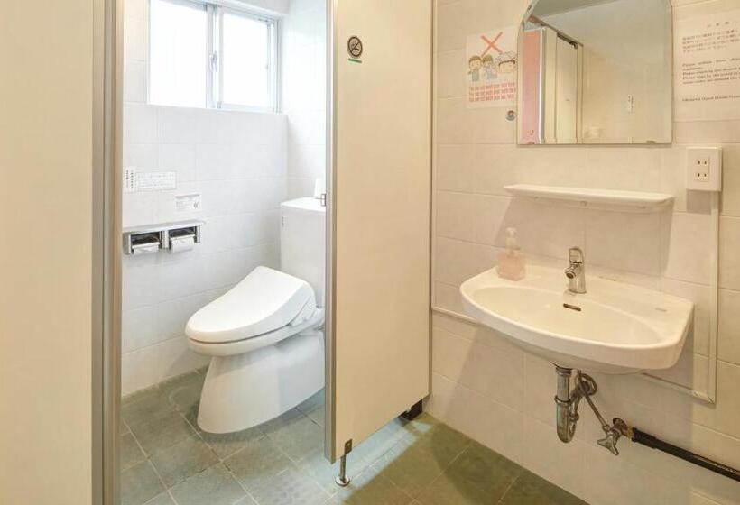 تختخواب در اتاق مشترک, Guest House Grand Naha