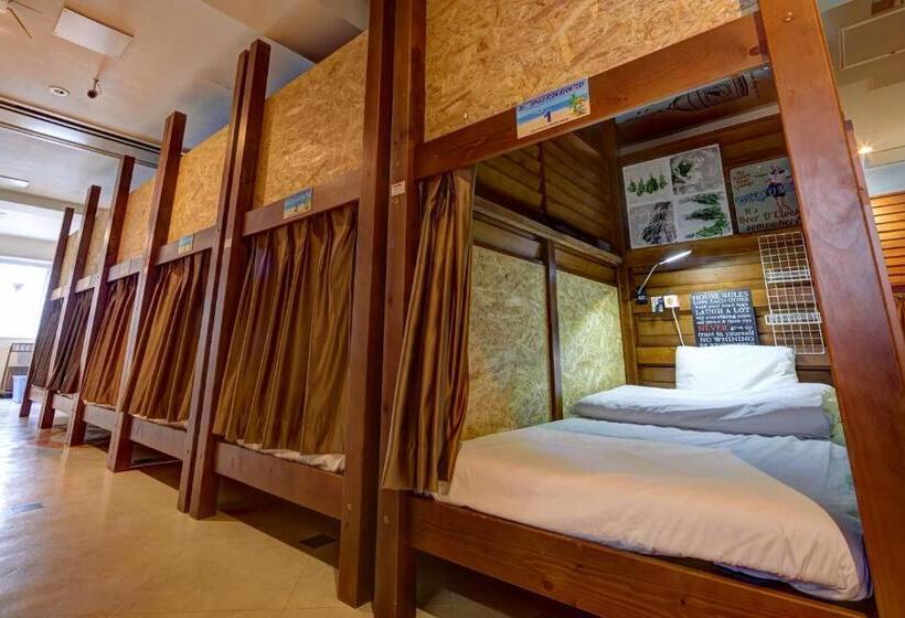 تختخواب در اتاق مشترک, Guest House Grand Naha