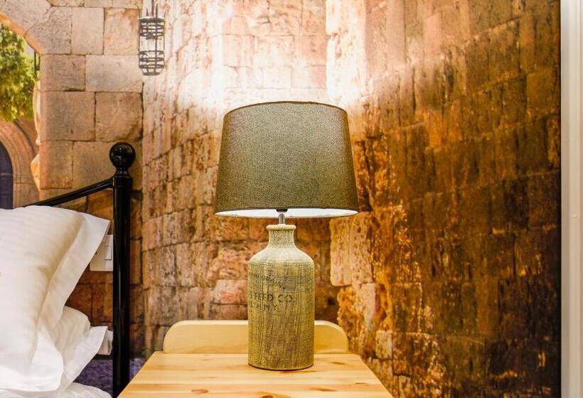 اتاق استاندارد با تخت بزرگ, The Bell Inn