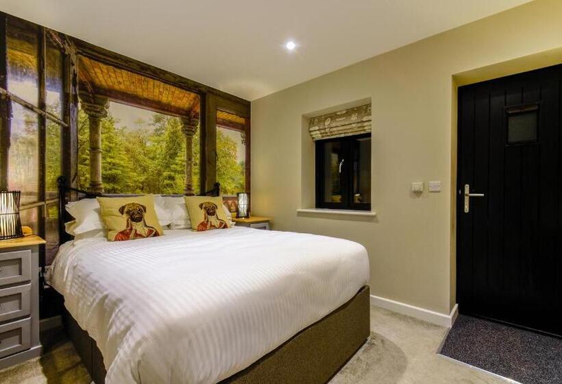 اتاق استاندارد با تخت بزرگ, The Bell Inn