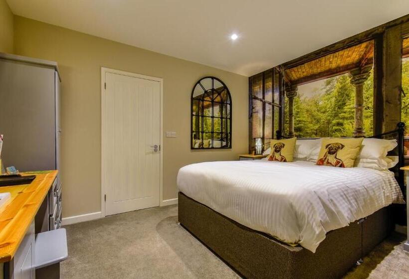 اتاق استاندارد با تخت بزرگ, The Bell Inn