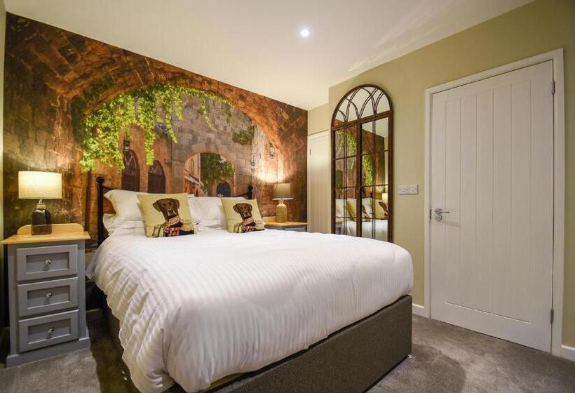 اتاق استاندارد با تخت بزرگ, The Bell Inn