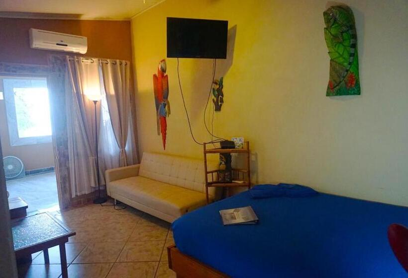 اتاق لوکس با چشم‌انداز دریا, Cabinas Jimenez