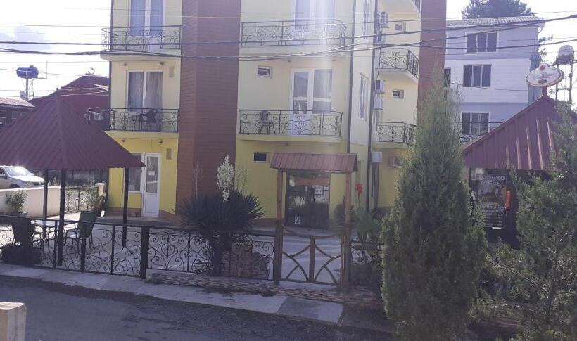 اتاق استاندارد چهارنفره با بالکن, Villa Ureki