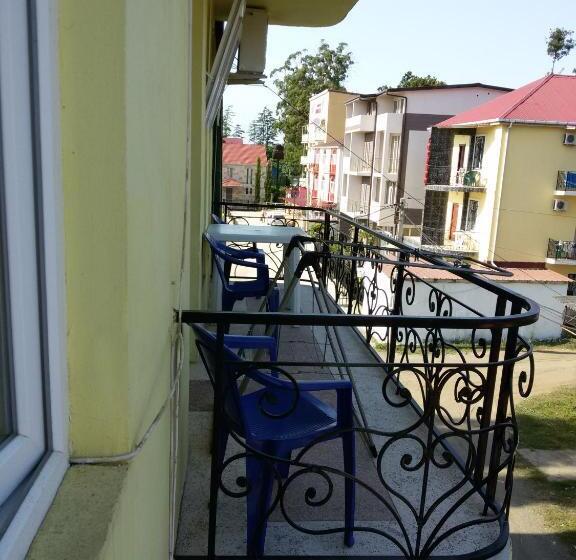 اتاق استاندارد چهارنفره با بالکن, Villa Ureki