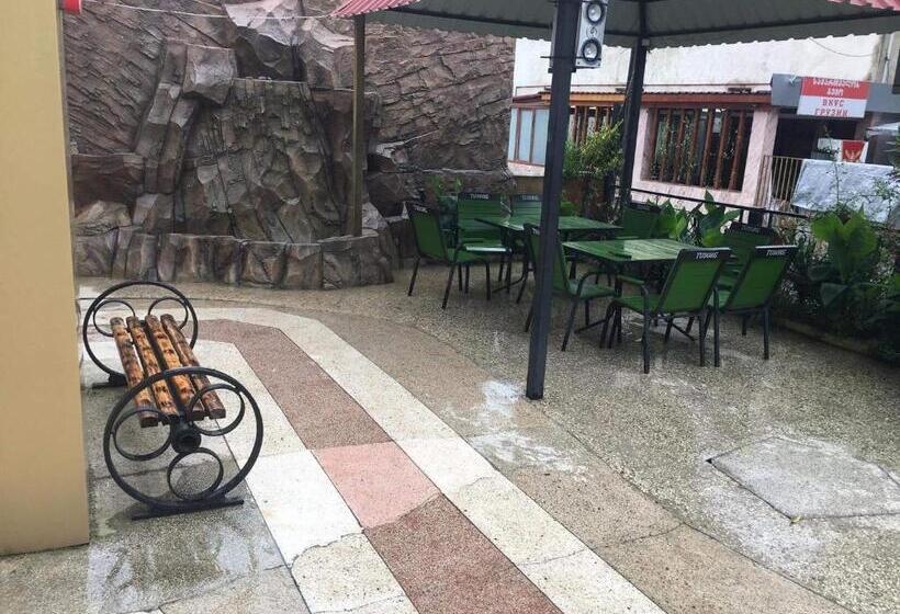اتاق استاندارد چهارنفره با بالکن, Villa Ureki