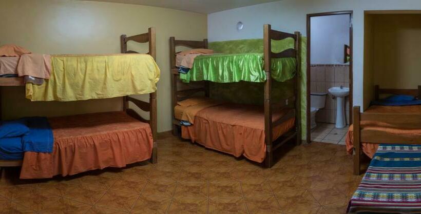 تختخواب در اتاق مشترک, Aldos Guest House