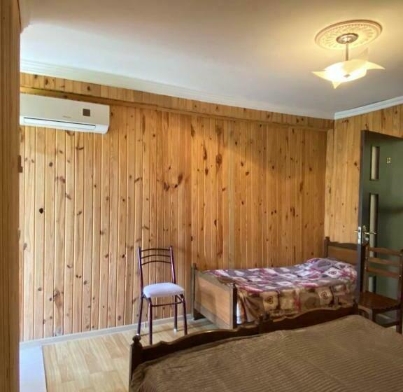 اتاق ساده سه‌ نفره, Guest House Mari