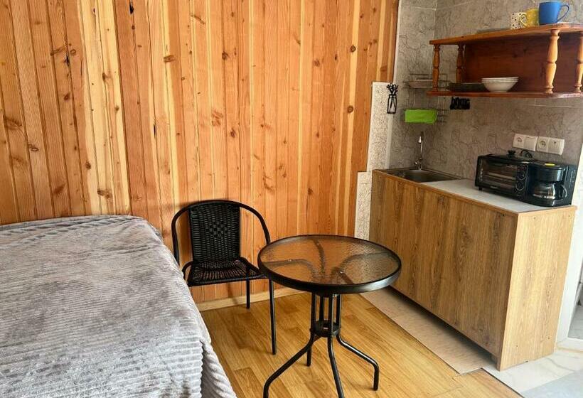 اتاق ساده سه‌ نفره, Guest House Mari
