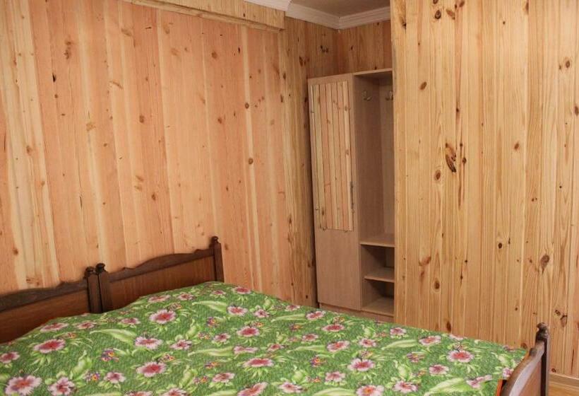 اتاق ساده سه‌ نفره, Guest House Mari