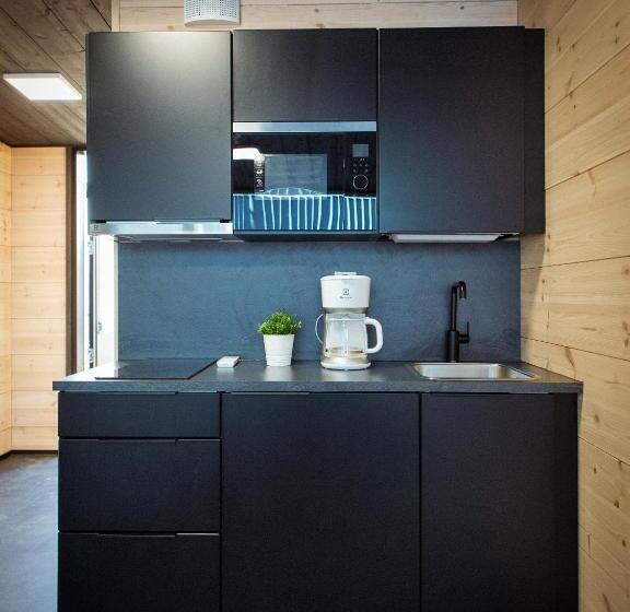 اتاق لوکس, Black