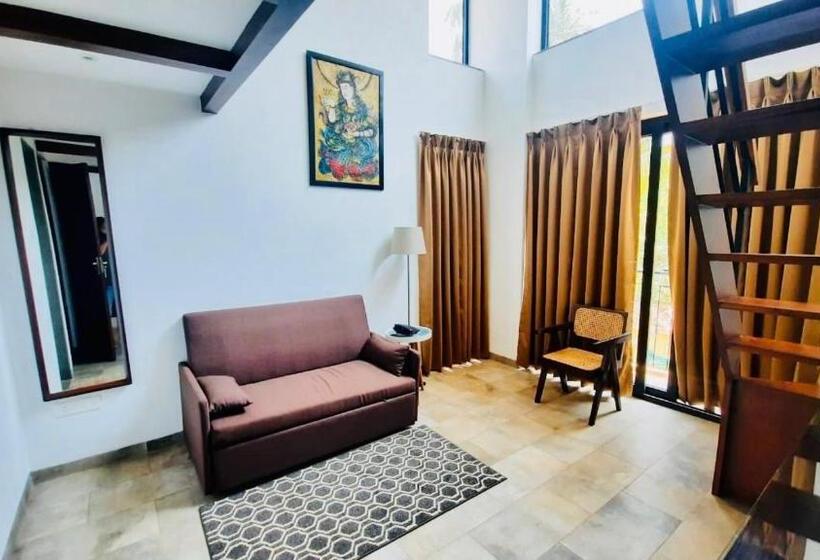 سوییت جونیور لوکس, Half Hotel, Calangute