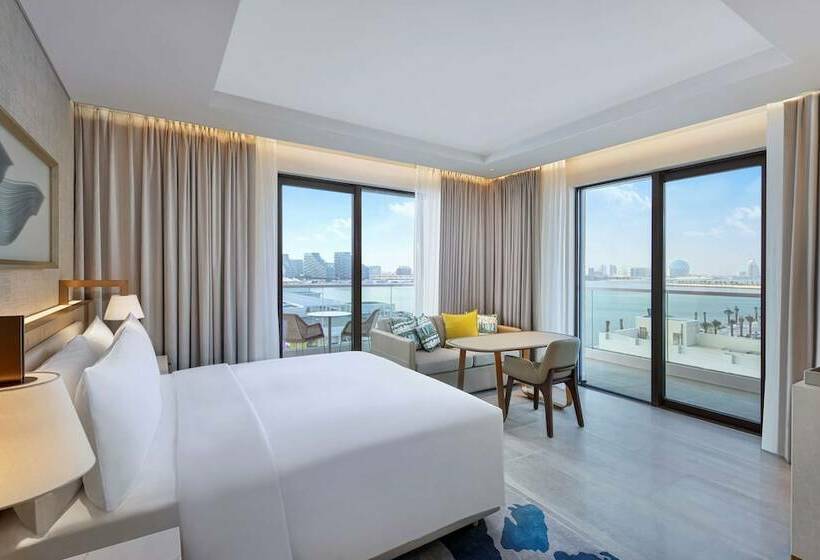 اتاق لوکس با چشم‌انداز استخر, Hilton Abu Dhabi Yas Island