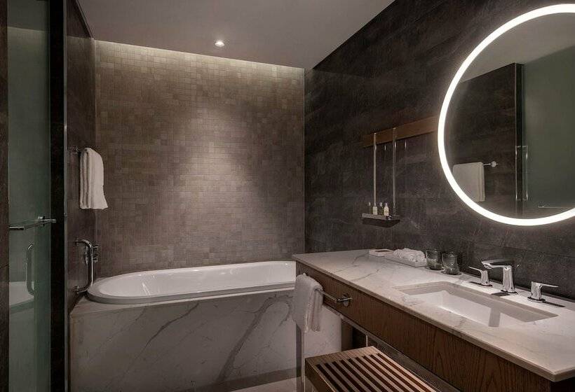 اتاق لوکس با چشم‌انداز, Hilton Abu Dhabi Yas Island