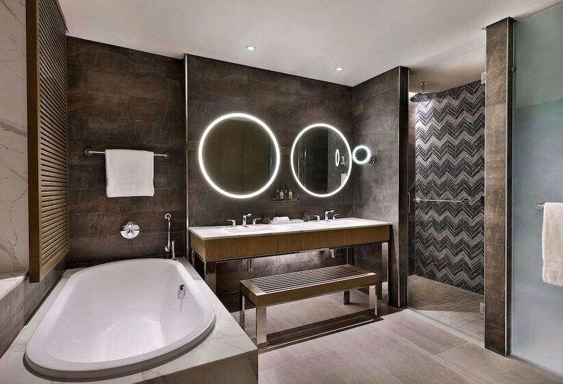 اتاق اجرایی با مشاهده, Hilton Abu Dhabi Yas Island
