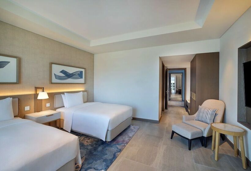 اتاق لوکس با چشم‌انداز, Hilton Abu Dhabi Yas Island