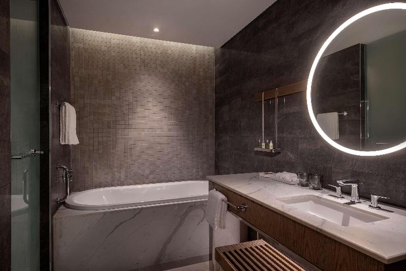 اتاق لوکس با چشم‌انداز, Hilton Abu Dhabi Yas Island