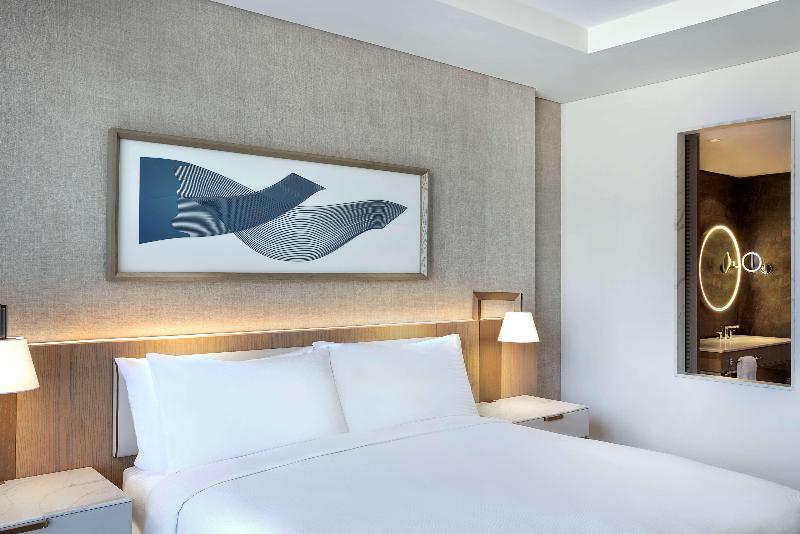 اتاق لوکس با چشم‌انداز, Hilton Abu Dhabi Yas Island