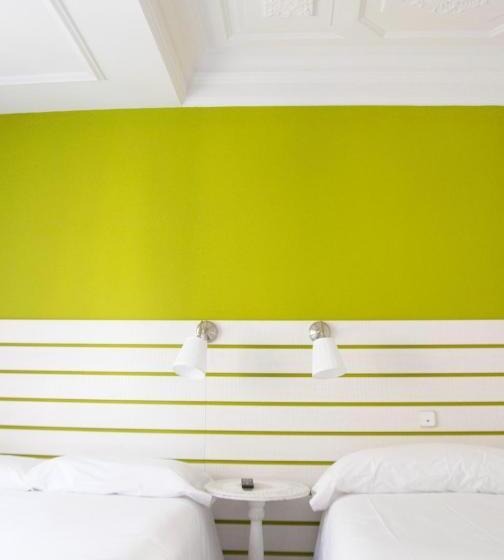 اتاق خانوادگی, Hostal Boreal Mistral
