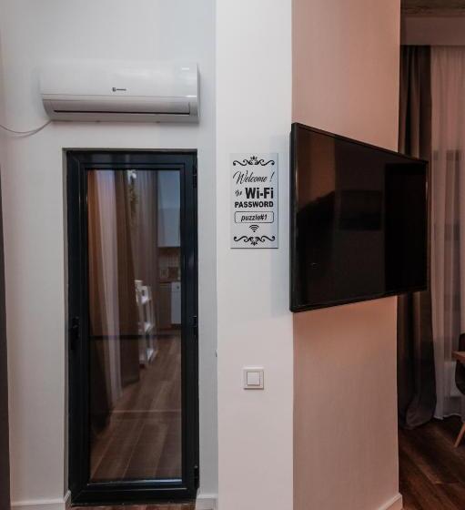 استودیو خانوادگی, Puzzle Apartaments&studios