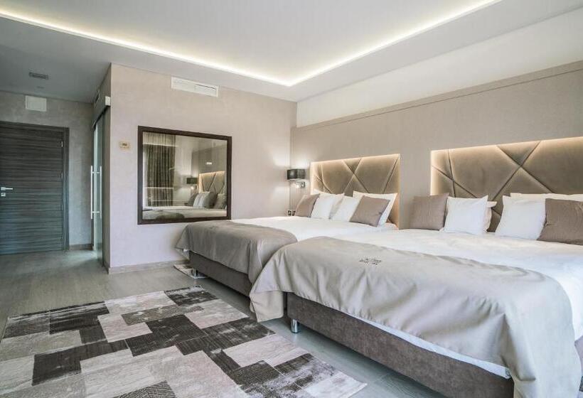 סוויטת ג'וניור עם מרפסת, Eden Garden Spa