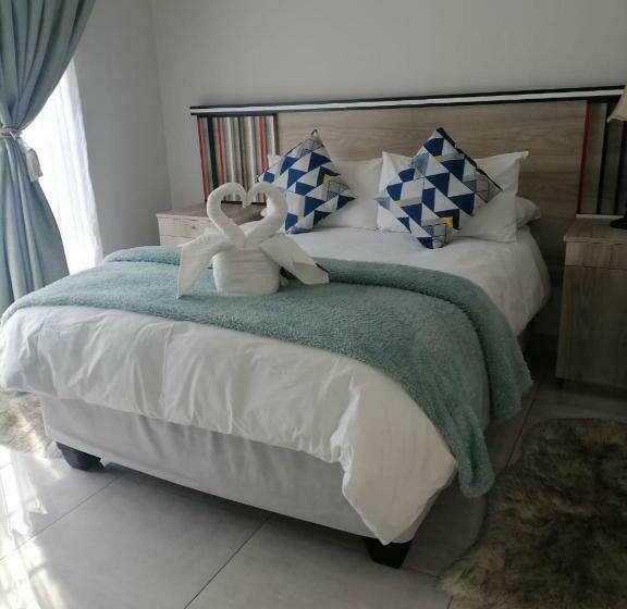 اتاق استاندارد با چشم‌انداز استخر, Ndzuti Guest House