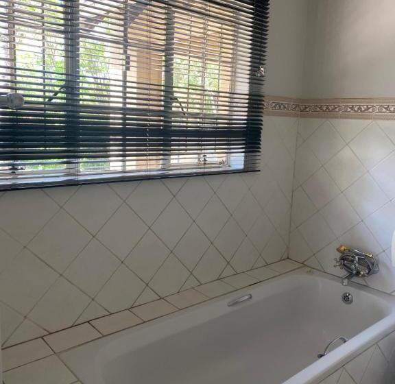 اتاق استاندارد, Ndzuti Guest House