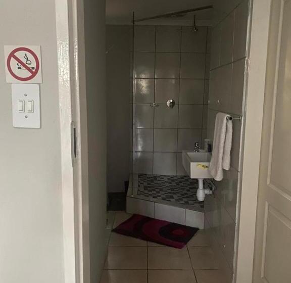 اتاق استاندارد با بالکن, Ndzuti Guest House