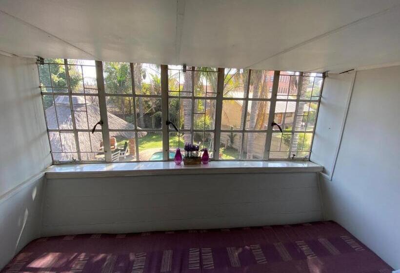 اتاق استاندارد با چشم‌انداز باغ, Ndzuti Guest House
