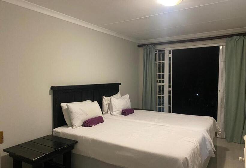 اتاق لوکس با بالکن, Ndzuti Guest House