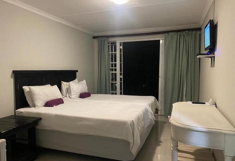 اتاق لوکس با بالکن, Ndzuti Guest House