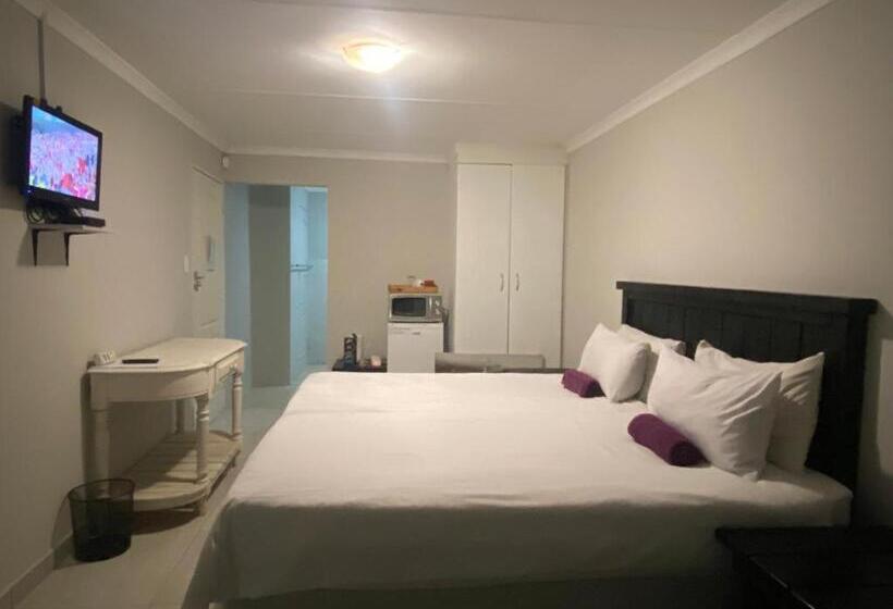 اتاق لوکس با بالکن, Ndzuti Guest House